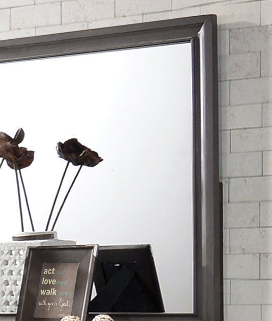 Traditional Matrix 7 Drawer Dresser in Gray made with Wood