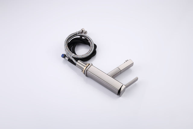 Bathroom Sink Faucet with Pull Out Sprayer, Single Handle Basin Mixer Tap for Hot and Cold Water, Lavatory Pull Down Vessel Sink Faucet with Rotating Spout