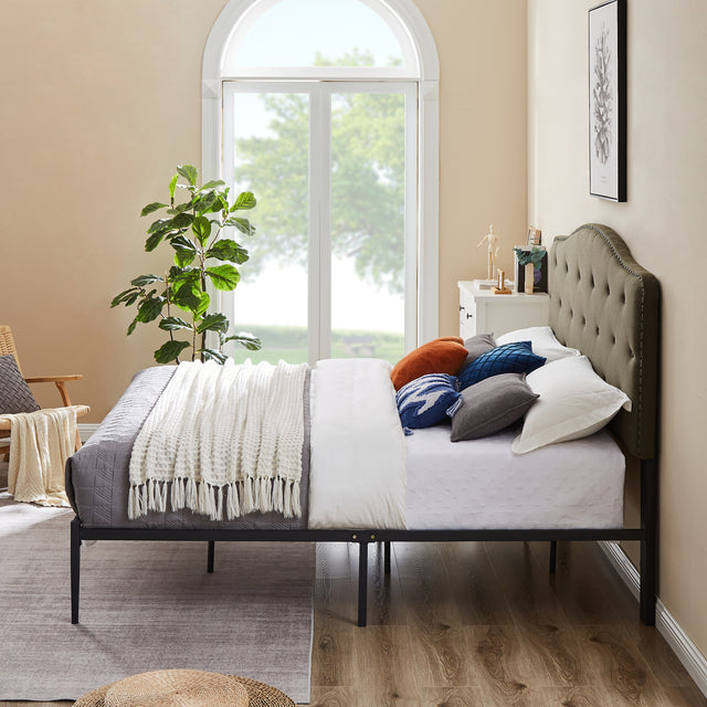 B113 King bed, Beautiful headboard with buttons Strong iron frame with high temperature paint