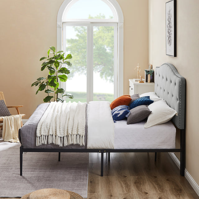 B113 KIng bed, Beautiful headboard with buttons  Strong iron frame with high temperature paint