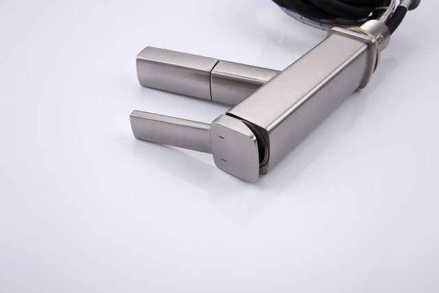 Bathroom Sink Faucet with Pull Out Sprayer, Single Handle Basin Mixer Tap for Hot and Cold Water, Lavatory Pull Down Vessel Sink Faucet with Rotating Spout