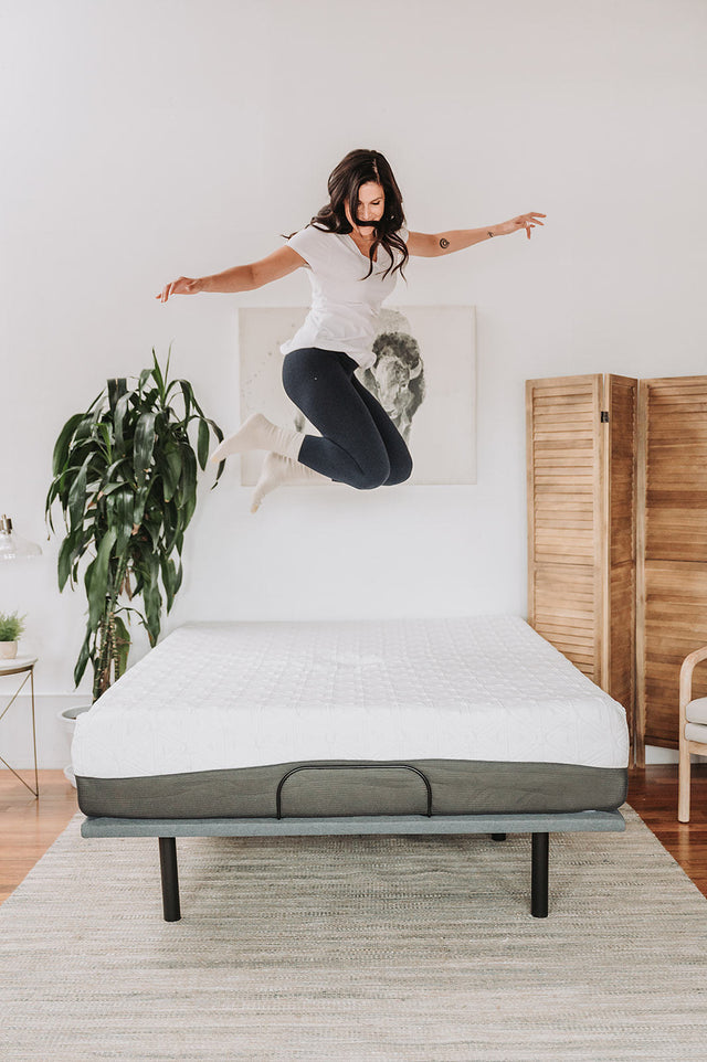 Omne Sleep 12” Gel Memory Foam Mattress King in White/Dark Gray