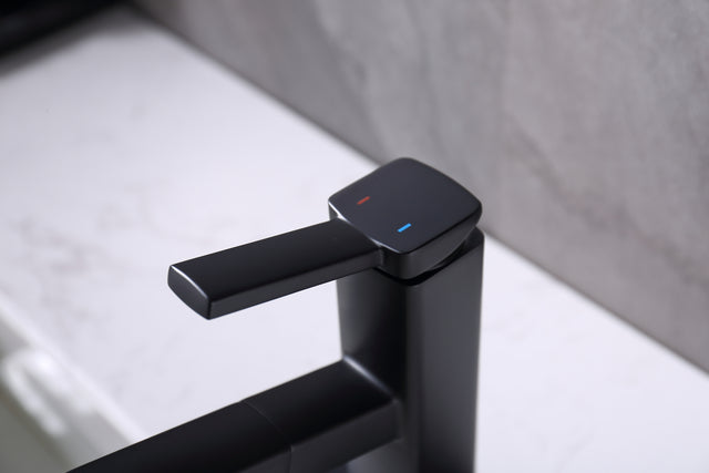 Bathroom Sink Faucet with Pull Out Sprayer, Single Handle Basin Mixer Tap for Hot and Cold Water, Lavatory Pull Down Vessel Sink Faucet with Rotating Spout