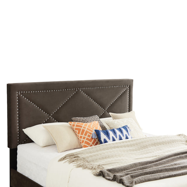 B109 King bed with two nightstands,Beautiful brass studs adorn the headboard, strong wooden slats + metal legs with Electroplate