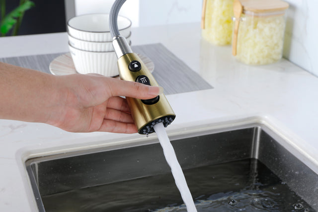 Gold Kitchen Faucets with Pull Down Sprayer, Kitchen Sink Faucet with Pull Out Sprayer, Fingerprint Resistant, Single Hole Deck Mount, Single Handle Copper Kitchen Faucet,