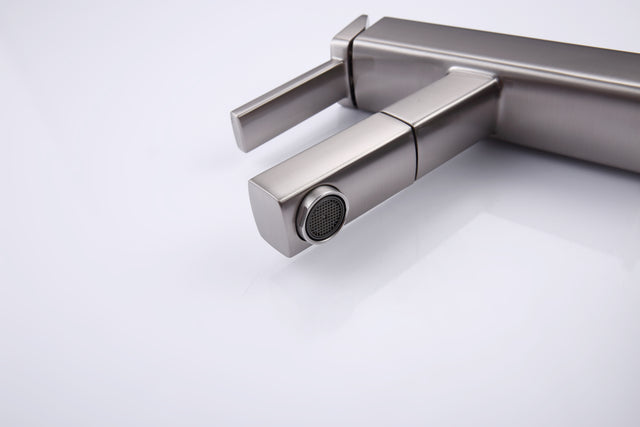 Bathroom Sink Faucet with Pull Out Sprayer, Single Handle Basin Mixer Tap for Hot and Cold Water, Lavatory Pull Down Vessel Sink Faucet with Rotating Spout